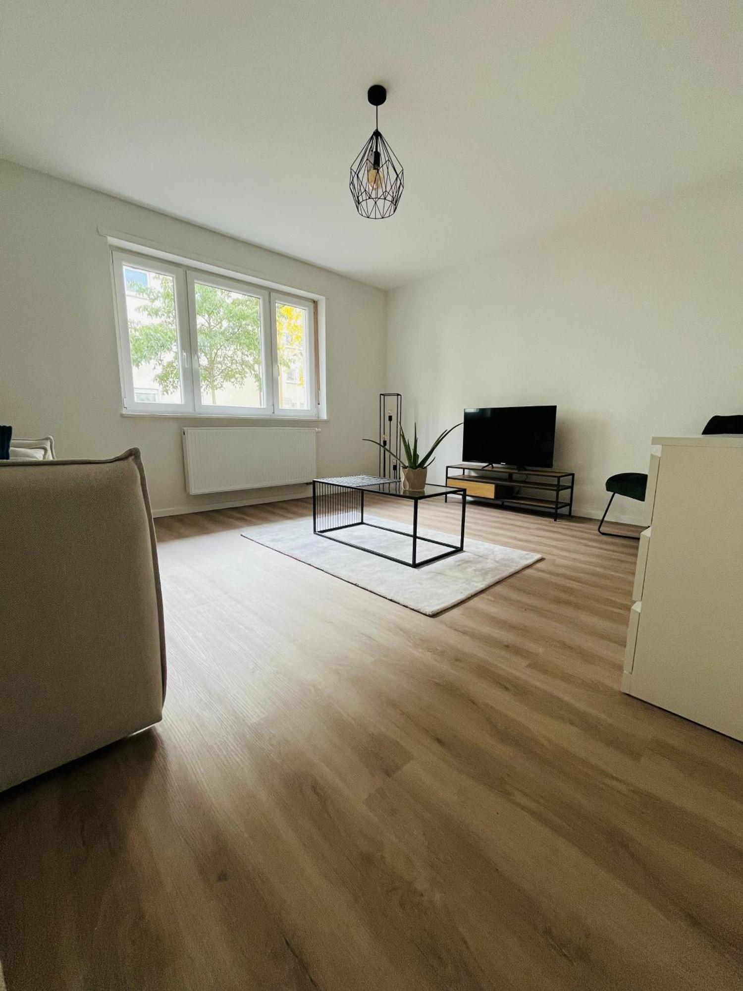 Black Forest City Apartment Mit Kostenlosem Parkplatz Friburgo em Brisgóvia Exterior foto